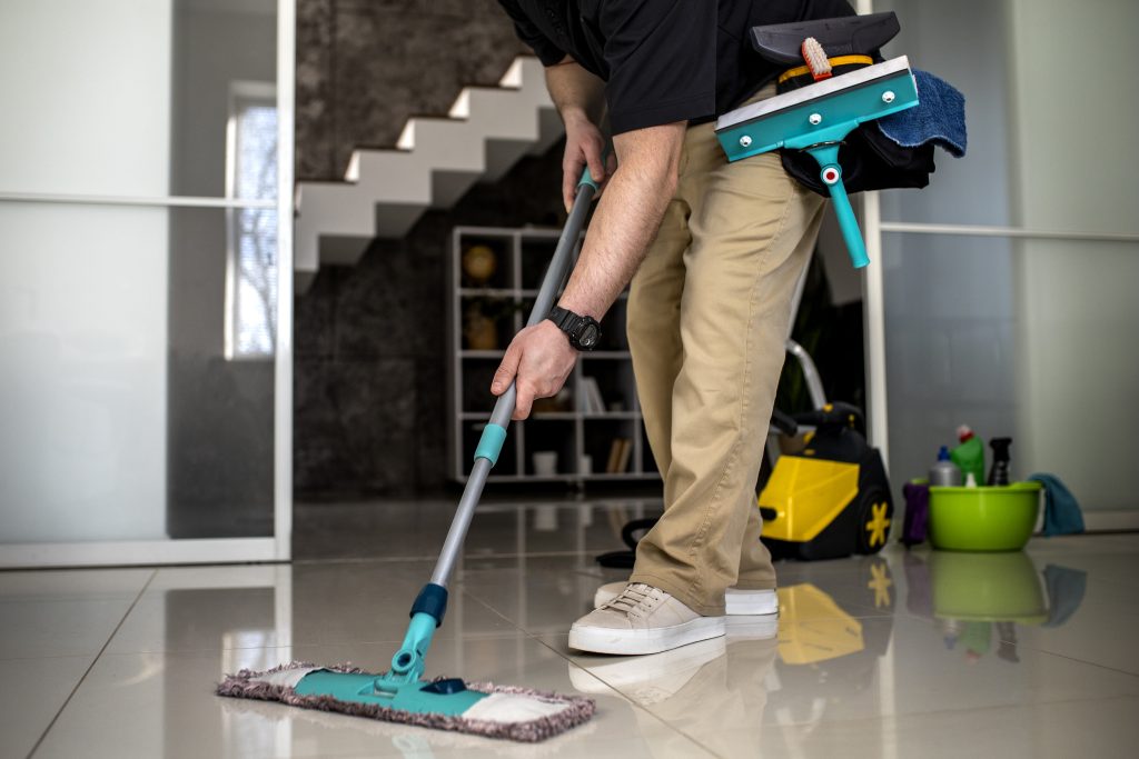 Comment désinfecter rapidement et efficacement les surfaces quotidiennes