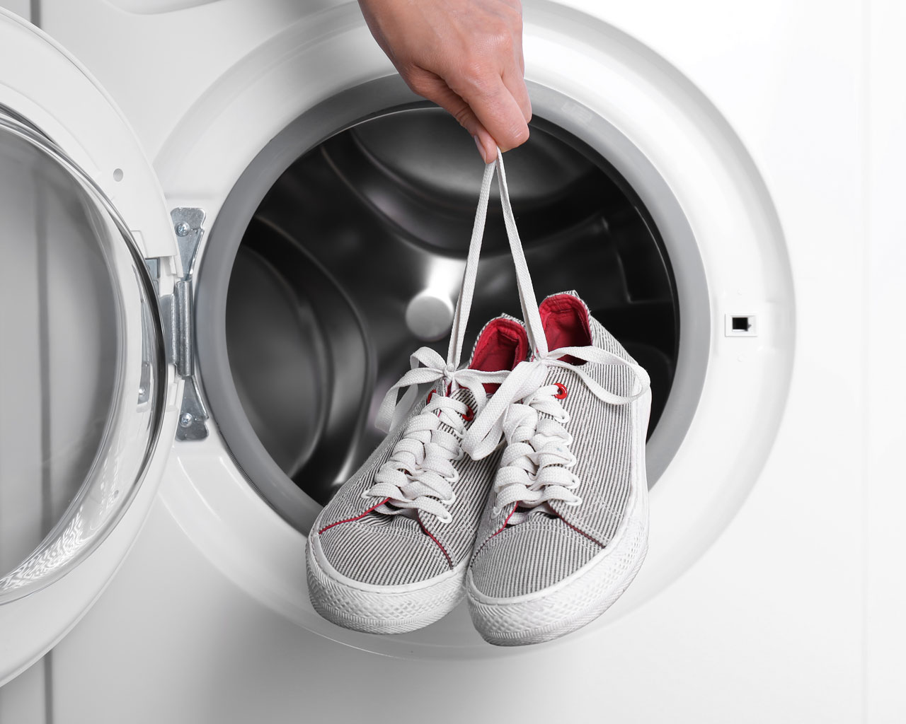 Laver ses chaussures en machine ou ses baskets au lave-linge