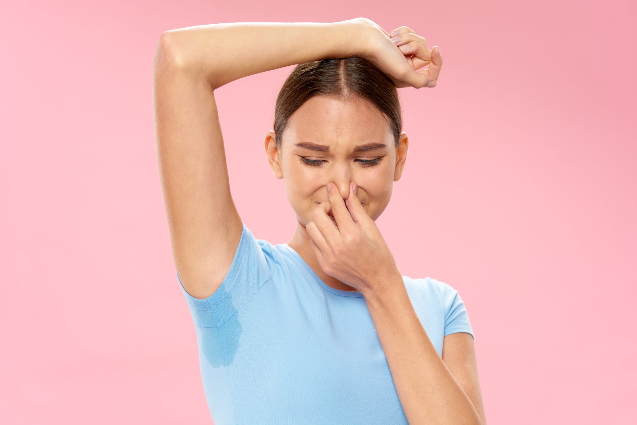 Enlever les traces de transpiration jaunes sur les vêtements SANYTOL